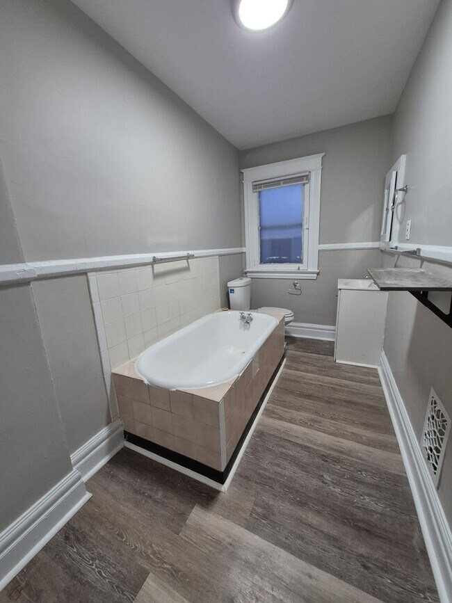 Building Photo - 205-207 Magee Ave