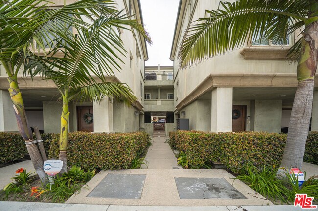 Building Photo - 642 Hermosa Ave