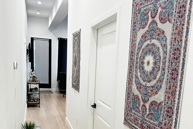 Building Photo - 360 Meridian St