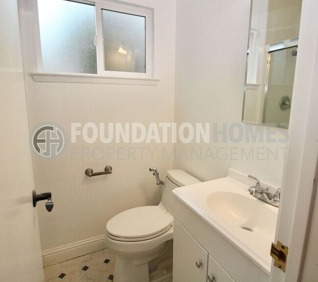 Building Photo - 115 Grande Vista