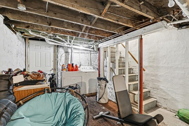 Building Photo - 606 Catherine St