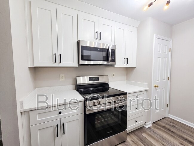 Building Photo - 704 Brye St