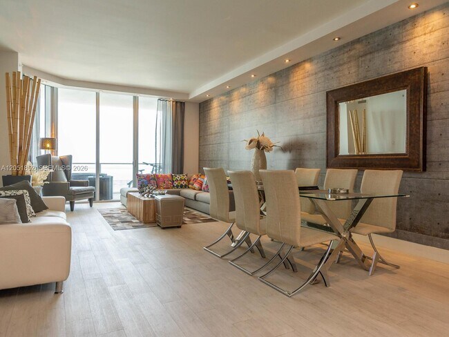 Building Photo - 1300 Brickell Bay Dr
