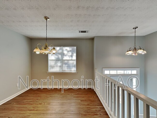 Building Photo - 375 Mountainview Dr