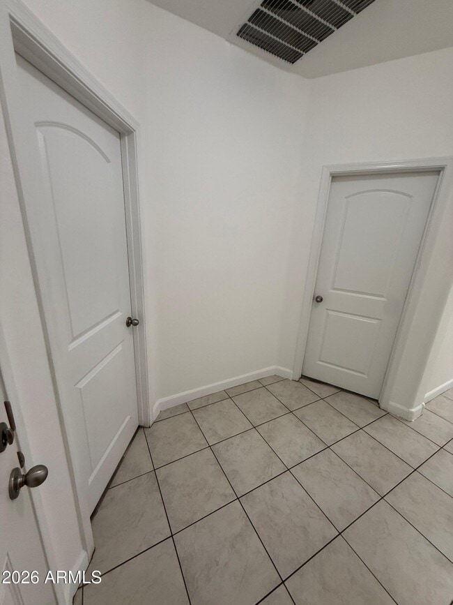Building Photo - 41326 W Jenna Ln