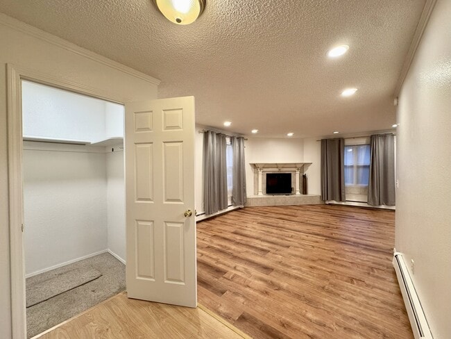 Building Photo - 8224 Poplar Ave