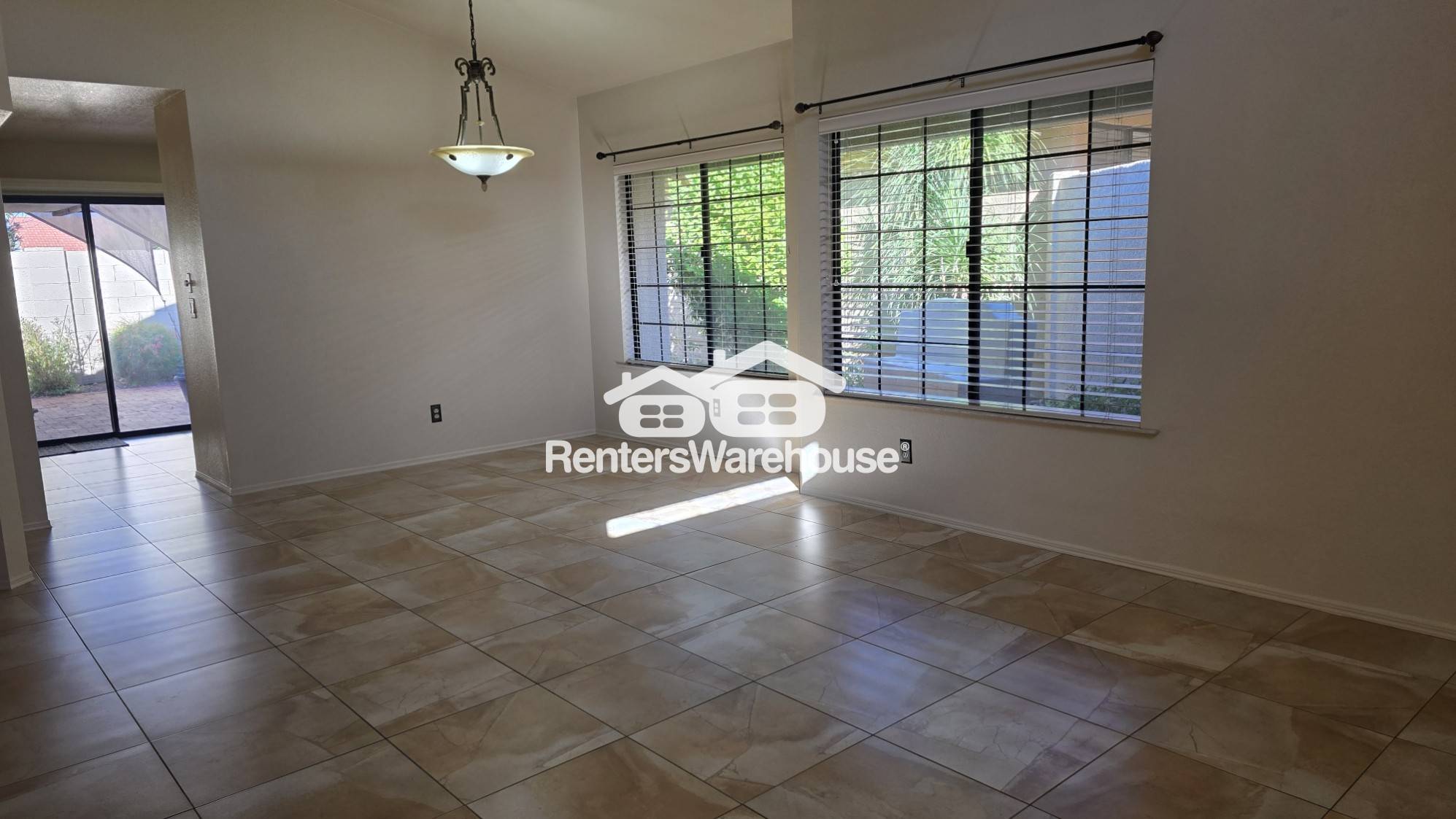 Building Photo - 311 E Suntree St