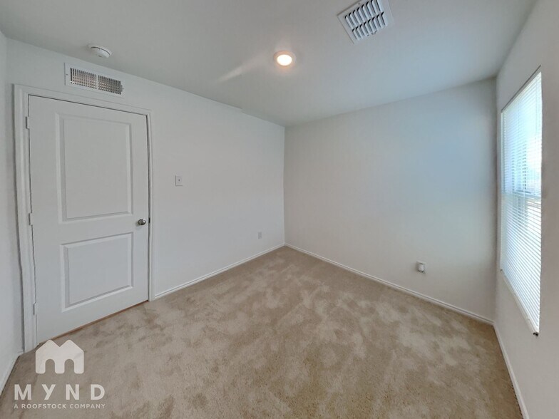 Building Photo - 214 Sesame Ln