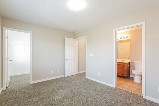 Building Photo - 5162 Dillingham Dr