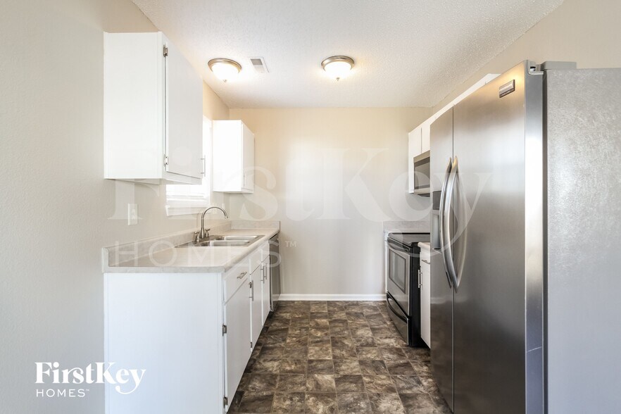 Building Photo - 9762 Trail Dr