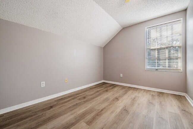 Building Photo - 6724 Summer Haven Dr