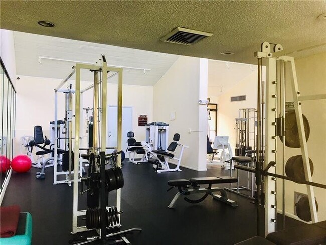 Building Photo - 2112 S Cypress Bend Dr