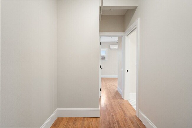 Building Photo - 702 20th St