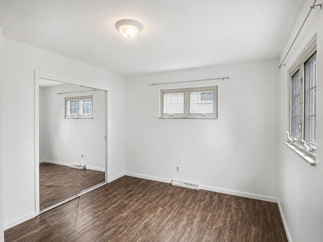 Building Photo - 898 Havendale Dr