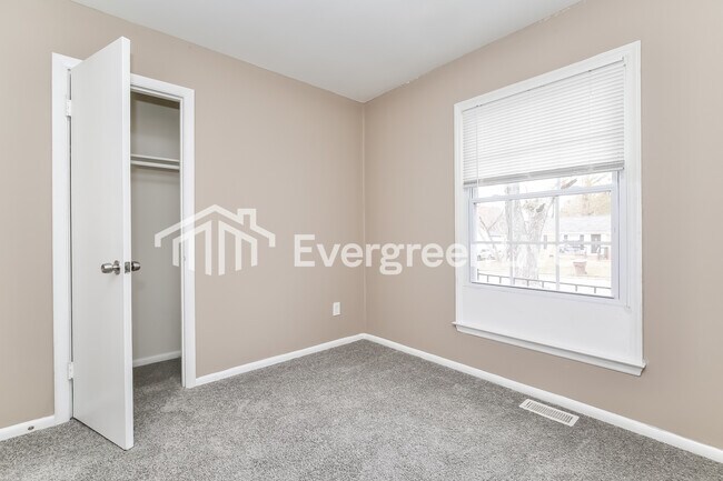 Building Photo - 2407 Phoenix Dr