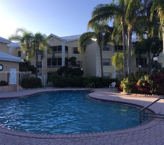 Building Photo - 2841 N Oakland Forest Dr