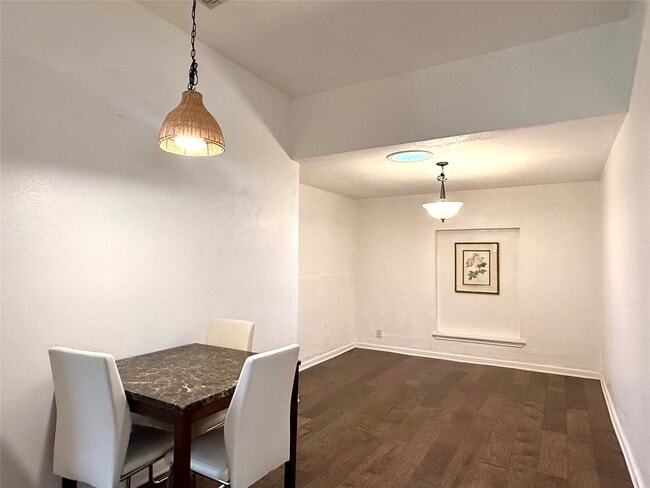 Building Photo - 13222 Pebblewalk Cir N