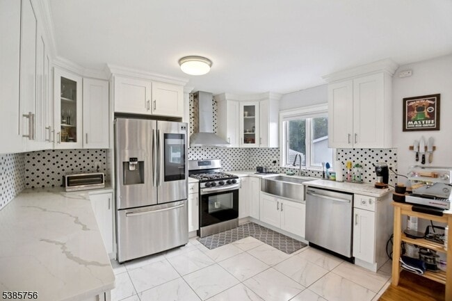 Building Photo - 82 Eaton Pl