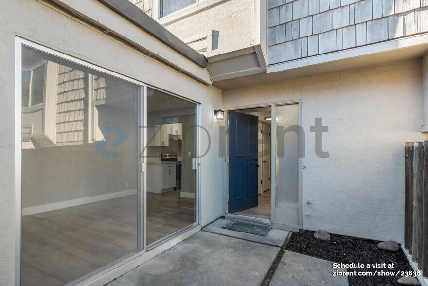 Building Photo - Unit