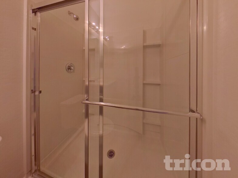 Building Photo - 2638 E Danbury Rd