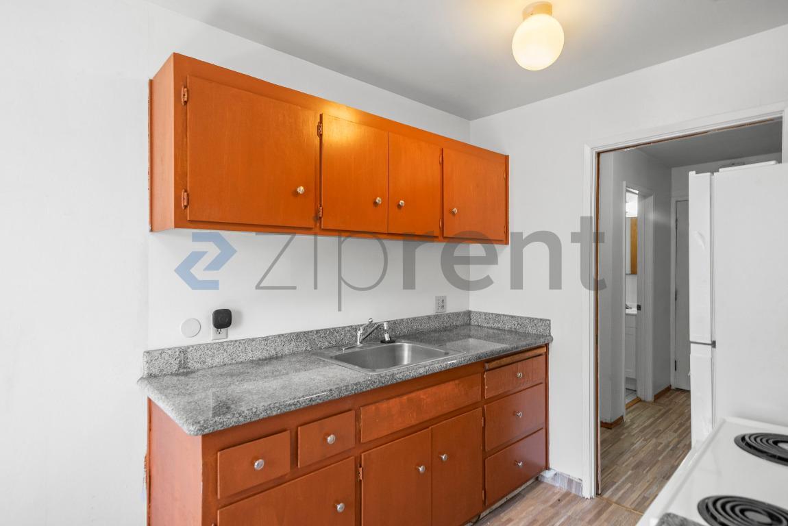 Building Photo - Unit 1