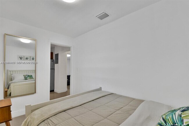 Building Photo - 6966 Byron Ave