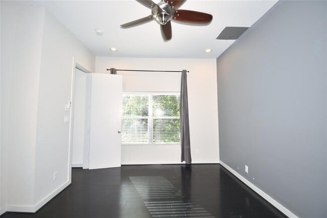 Building Photo - 207 Pierce St