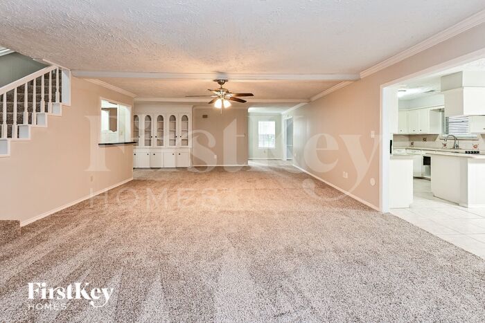 Building Photo - 16911 Memorial Oaks Ln