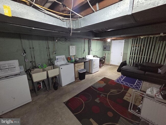 Building Photo - 224 Robina St