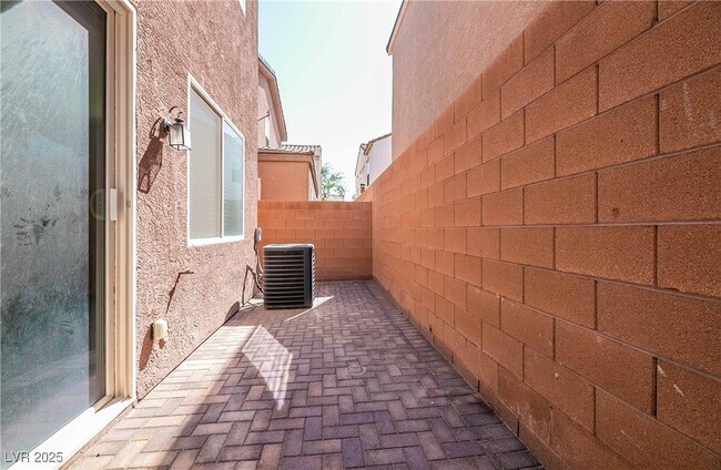 Building Photo - 6303 Solomon Spring Way