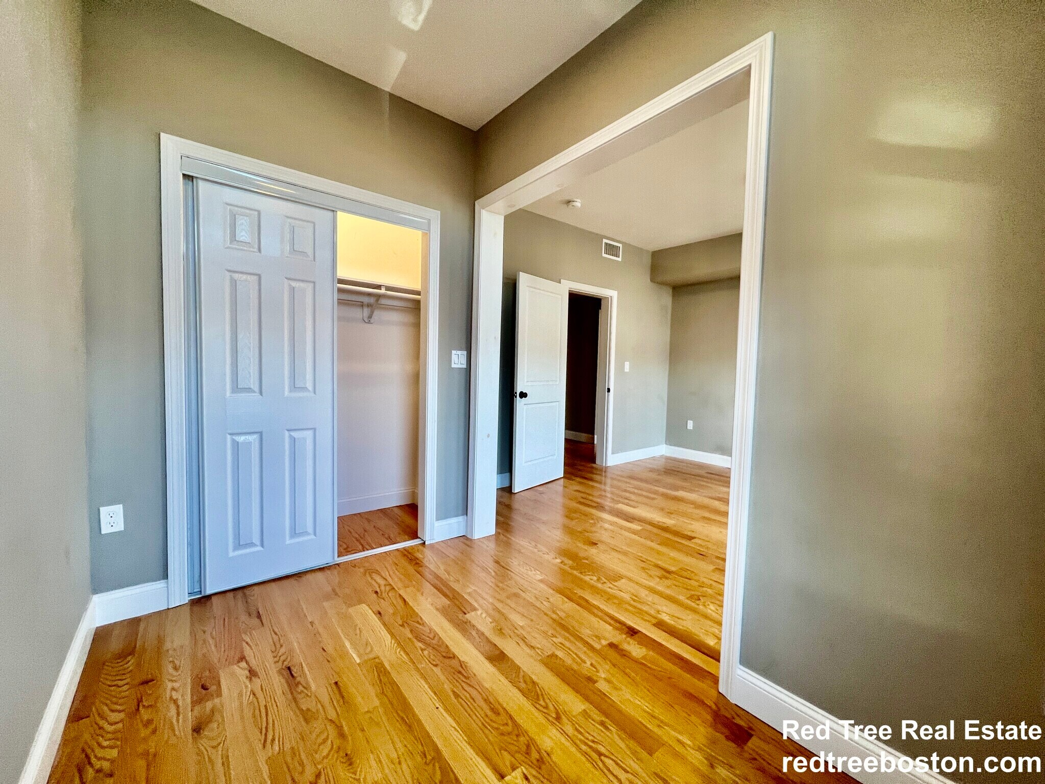 Building Photo - 1914 Beacon St