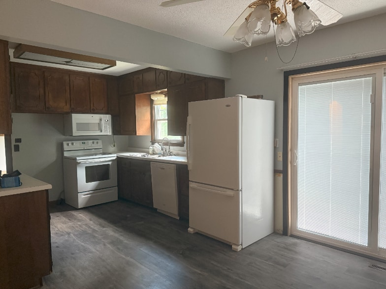 Building Photo - 50 S Washington St