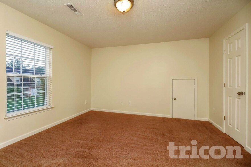 Building Photo - 3001 Deer Trail Dr
