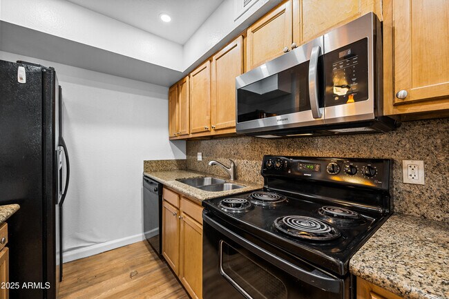 Building Photo - 4410 N Longview Ave