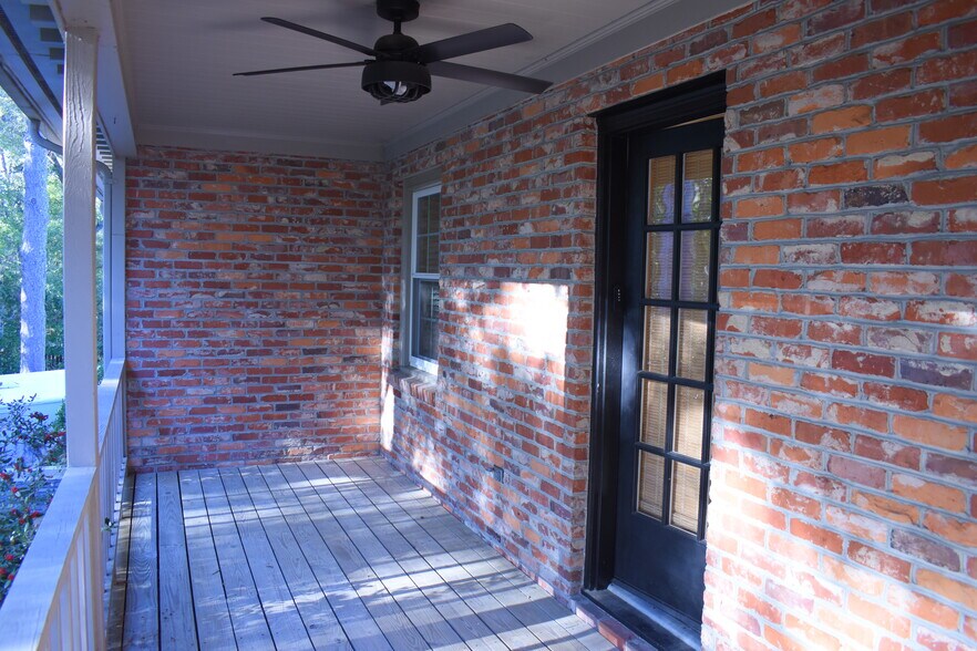 Building Photo - 2720 Oleander Dr