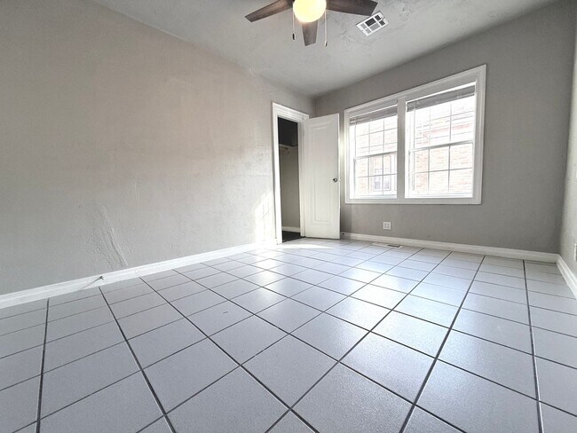 Building Photo - Large 4BD 2BA Home w/ Bonus Room close to Oklahoma City University!!