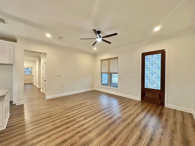 Building Photo - Stunning 3/2/2 on the Outskirts of Lindale!