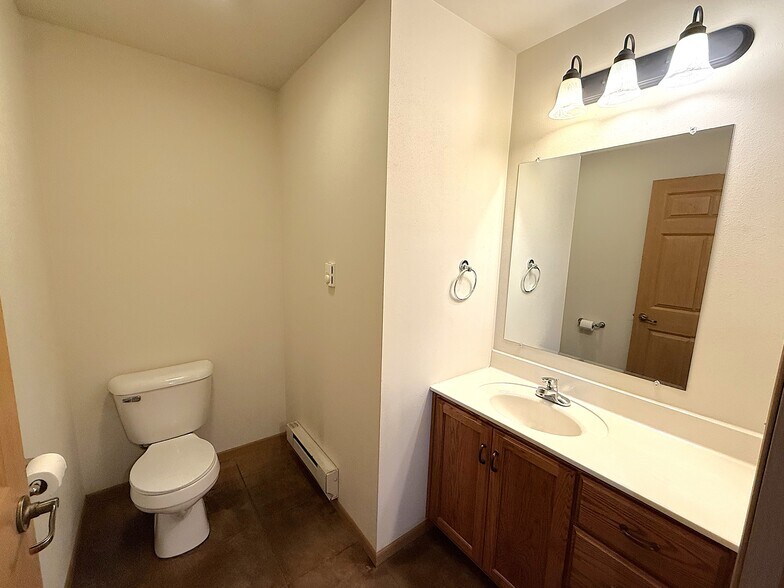 Building Photo - 5856 Delikowski St