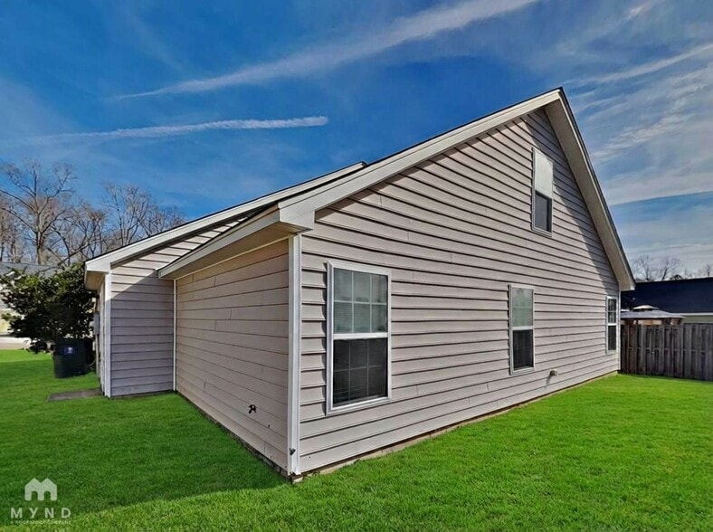 Building Photo - 2016 Culloden Dr