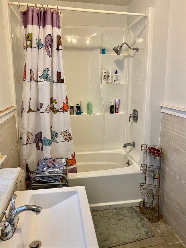 Building Photo - 76 Babcock St