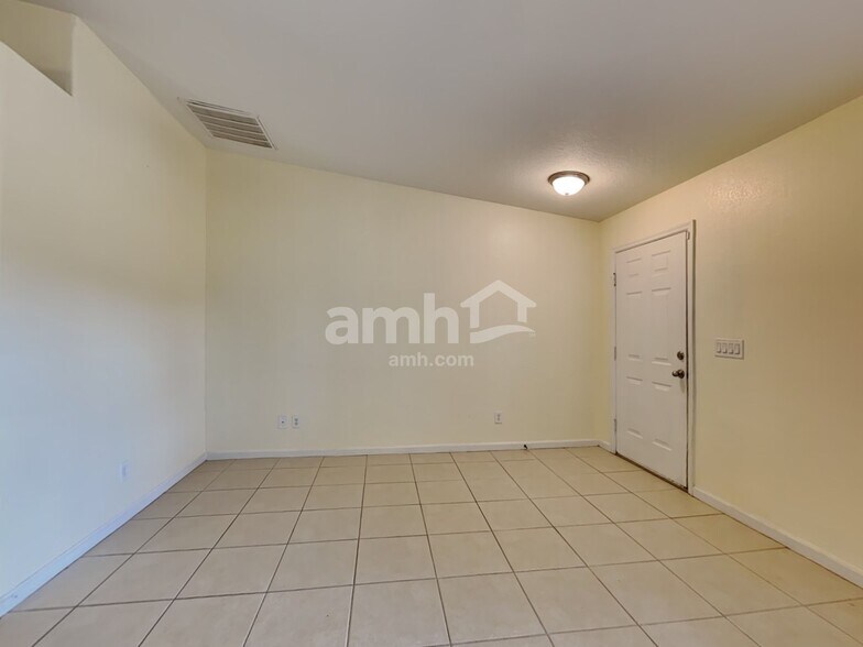 Building Photo - 3090 SW Boxwood Cir