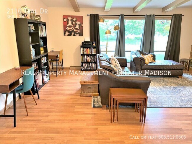 Building Photo - 2110 Teal Dr