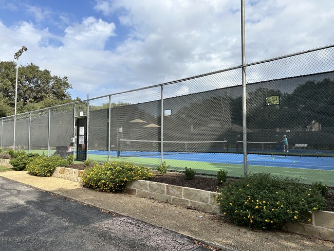 Building Photo - 5706 Quail Crown