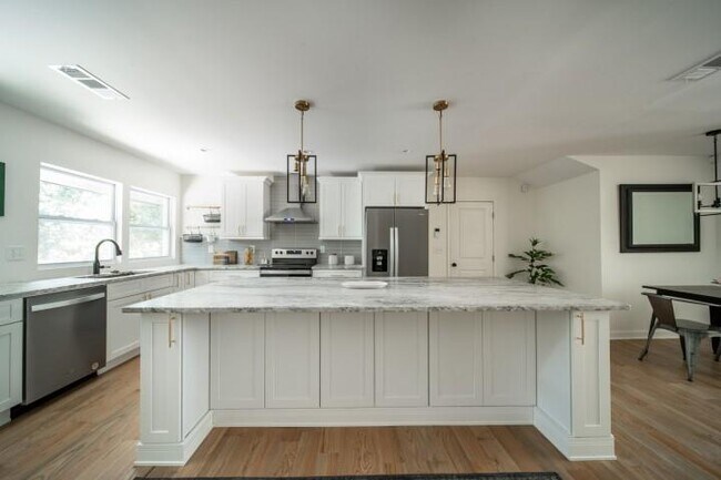 Building Photo - 3154 N Druid Hills Rd