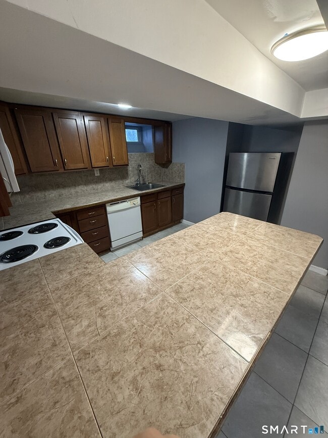 Building Photo - 42 Cottage St