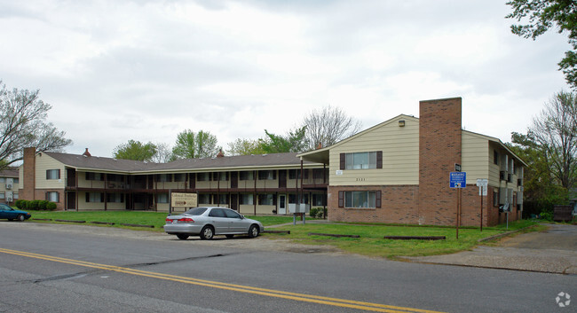 Building Photo - Colonial Pembroke Apartments