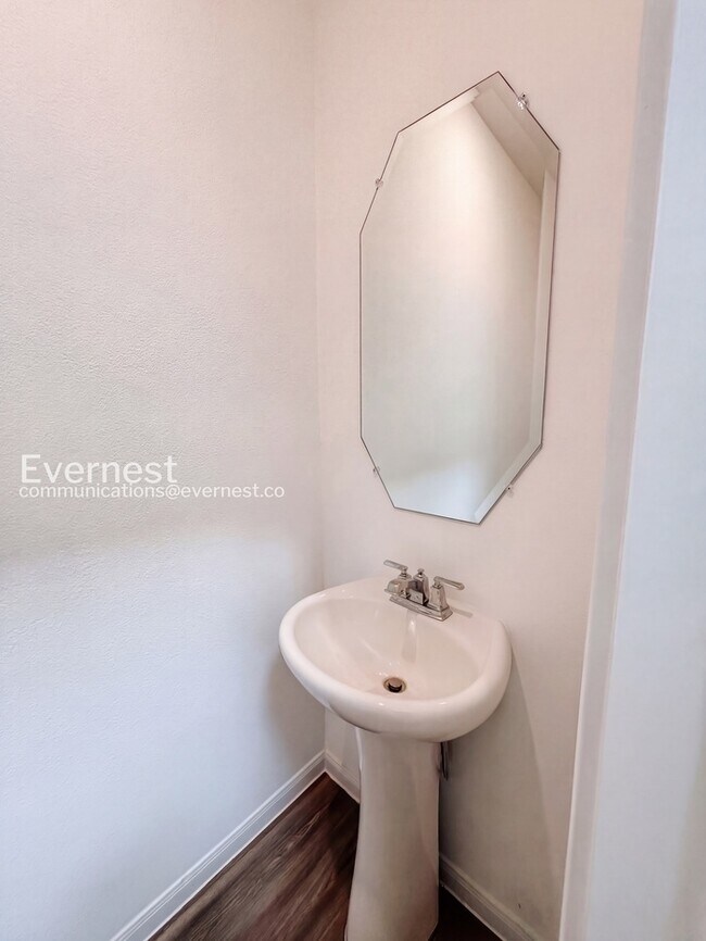 Building Photo - 7314 Madison Cmns Ln