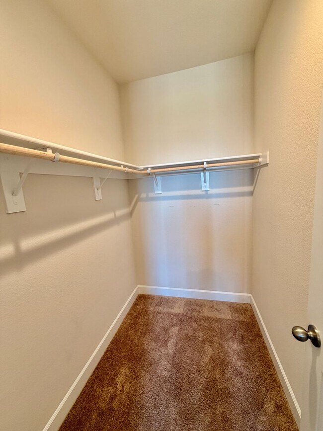 Building Photo - Vacaville 4 Bed | 3 Bath | Single-Story | 2,490 SF | Built in 2021