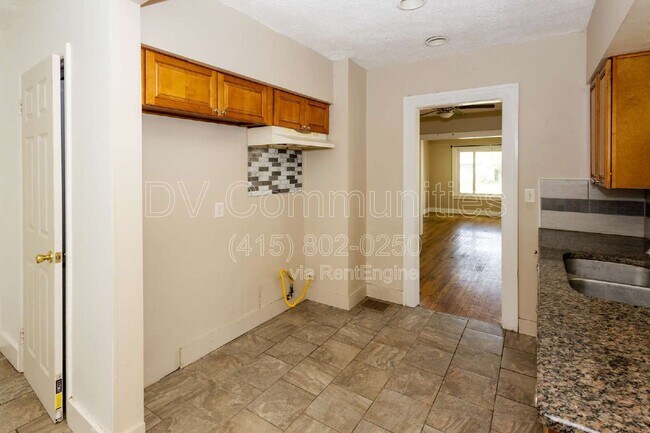 Building Photo - 3849 W 135th St