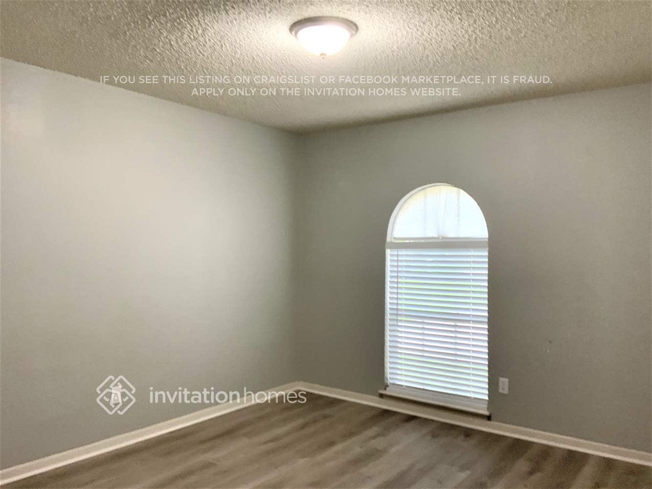 Building Photo - 2306 Cambridge Ct N